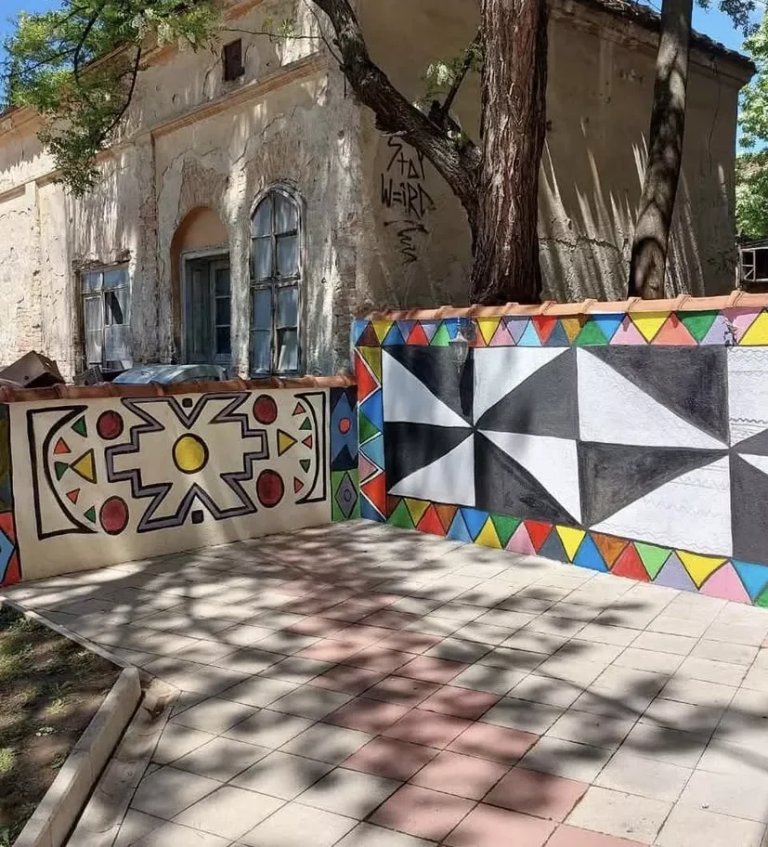 Fotografija: Likovna radionica i stručno vođenje uz izložbu „Tradicionalni murali Afrike“ u Narodnom muzeju Zrenjanin