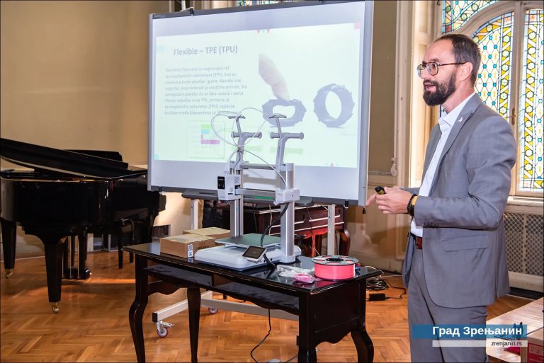 Jedanaest zrenjaninskih škola dobilo 3D štampače