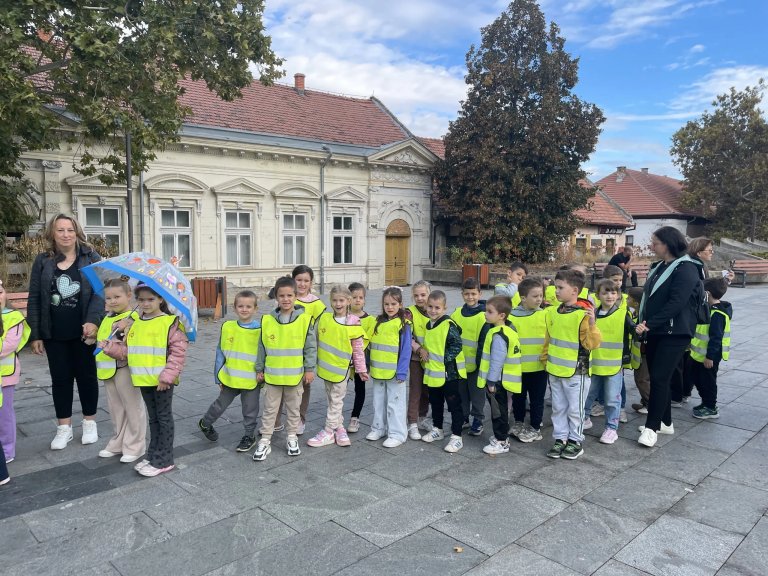 Fotografija: „Veseli kišobrani“ ulepšali centar grada